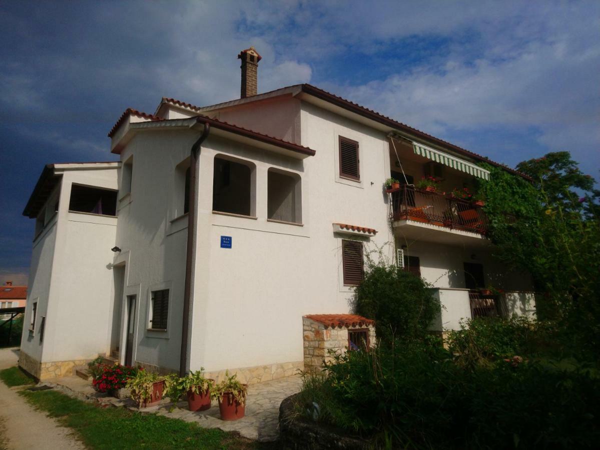Apartman Dino Tar-Vabriga Buitenkant foto